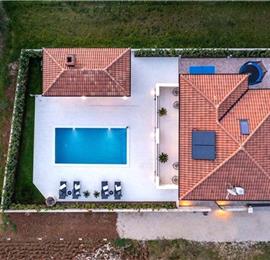 3 bedroom villa with pool, near Zadar, sleeps 8